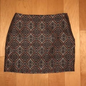 Patterned pencil skirt